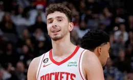 以為來打輔助的，結果阿門才是火箭隊真命天子，是火箭隊的基石