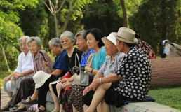 中國癌癥高發，是喝茶惹的禍？醫生：不想癌癥纏身，這些茶別再喝