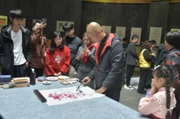 與傳統文化跨時代對話！當代藝術名家龍磚拓片創作展在河源開展