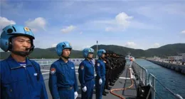 被賈靜雯的穿搭驚艷到！中式襯衫裙配腰封優雅又時髦