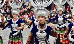 從正月初一到十五每個苗寨歡歌載舞