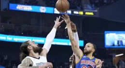 逆轉！布朗森42+6力挽狂瀾，唐斯22+9格林難辭其咎，火箭新星犯錯