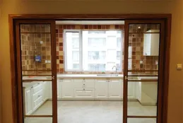 住久了，才發現廚房門不是地軌推拉門最好用，後悔我家沒有裝這種