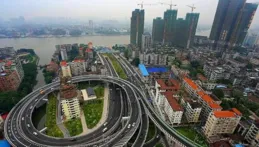 重慶「最慘拆遷戶」，被立交橋壓在屋頂？假的！【一周辟謠】