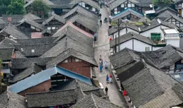 火紅的村晚 一起過大年｜跟著海來阿木體驗煙火敘永！