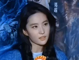 劉亦菲片場讀書上熱搜！鄧超趣評引爆笑，書單成粉絲新目標！