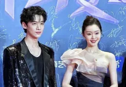 白敬亭宋軼低調現身發小婚禮，帥氣逼人卻不搶風頭，盡顯紳士風度