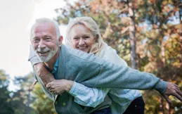 六七十歲的人想長壽，能做到6件事是基礎和前提！