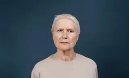 你覺得「斷崖式衰老」更多是生理上的變化，還是心理上的感受？該如何平衡外在護膚和內在心態？