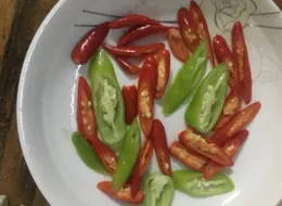 有哪些食物和浙江黴莧菜梗一樣，口味存在兩極分化的情況？