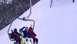 蔡國慶新年曬滑雪照父子三人其樂融融