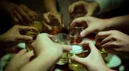 吃飯時5個不經意的「壞習慣」，悄悄毀掉你的健康