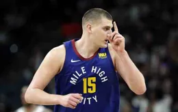 金塊險勝！約基奇28+9+13，賽後恩比德走過來，和約基奇擁抱致意