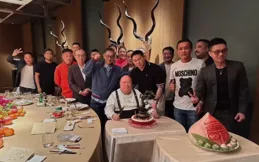 竹聯幫幫主黃少岑去世！傳新幫主身份，縱橫江湖30年喜喝酒與熱鬧