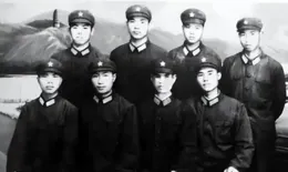 危急關頭！連長用3支衝鋒槍擊斃14名越兵，副團長崗位轉業當局長