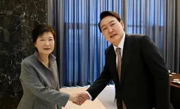 尹錫悅碰瓷中國無果後，文在寅：為提拔他為檢察總長感到後悔不已