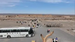 【網路中國節·春節】玉門關遺址景區春節假期人氣旺