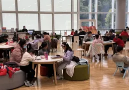 在圖書館過年，一座學習型城市的新春姿態