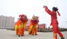 傳統民俗進軍營 歡聲笑語過大年