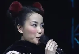 王菲春晚唱哭觀眾？天後也老了！網友：不如從前