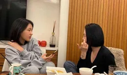 大年初四，李小冉深夜與網友開罵，暗指劉曉慶官司頻繁，再次撕逼