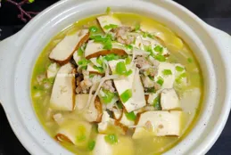 過年後不吃肉就吃它，好做更好吃！熱乎乎地來一鍋，滿口軟嫩好味
