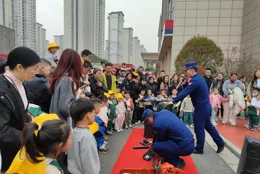 荊州萌娃進「紅門」，沈浸式學習消防安全知識