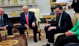 與愛爾蘭總理會晤期間，川普突然話鋒一轉，盯上了萬斯一樣東西