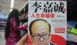 霍家船隊冒死穿越封鎖線時，換得了世紀賊王綁李家而放棄霍家！