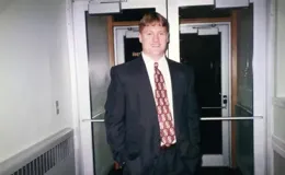 狂砸十億追求「長生不老」，這部癲狂新片竟然是真人真事