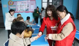 山西省聞喜縣行政審批服務管理局：學雷鋒活動月獻愛心