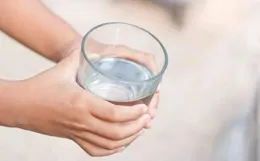 這樣喝水的人，壽命正在慢慢縮短！