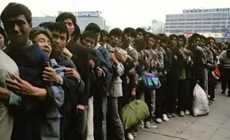 中國「哥譚」的回憶：郭京飛新劇裏的時代墨點