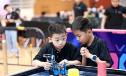 HLE把先鋒賽打成了表演賽！Zeus吸血鬼秀1秒3殺