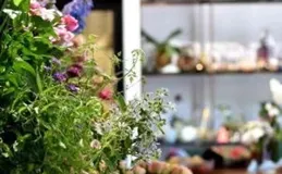 絢麗多姿的花束，散發著迷人的芬芳，令人陶醉其中，流連忘返