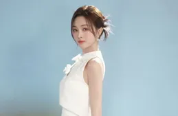 吳宣儀蹲在機場哭，熱度快速上升，錄制【浪姐6】有望奪冠嗎？