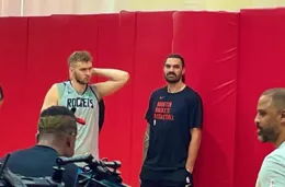 連續第4場！火箭隊雙塔戰術已成常態，2人一攻一防，內線完勝對手