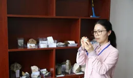 「富礦精開」 | 泥火淬煉的地質玫瑰——