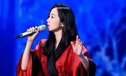 重溫著名影星韓雪翻唱的【彎彎的月亮】