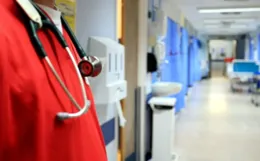 英國醫考出錯，上百人不及格卻成為醫生