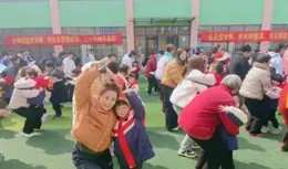 鄧州市劉集鎮中心幼稚園組織「熱辣滾燙」親子活動共慶三八婦女節