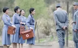 戰場上喝咖啡，子彈自己拐彎，女兵穿短裙，編劇腦子太離譜！