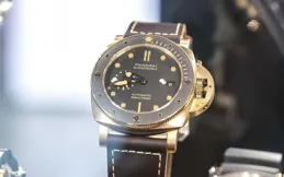 勞麗仕暴跌，有人跌沒一台保時捷