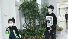 這才是五六十歲女人該有的打扮：不扮嫩、也不扮老，體面又大方