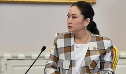 38歲泰國美女總理「臉腫」，引猜測，和盈拉一樣很難躲開容貌爭議