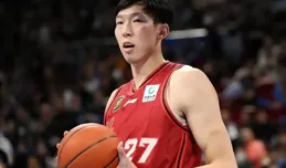 依然大魔王!周琦18中10爆砍23分20板,青島無楊瀚森被揍得鼻青臉腫