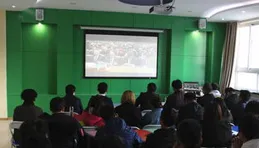 廣州新華師生熱切關註2025年全國兩會