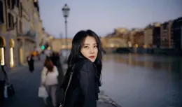 高圓圓分享義大利街拍庫存美照，45歲的年齡25歲的心態松弛感拉滿