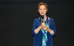 老戲骨吳彥姝捐光600萬片酬，蝸居老破小，獨居生活樂在其中