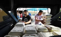 給你500萬，讓你連坐240小時經濟艙（所有座位上人全部坐滿），你願意嗎？